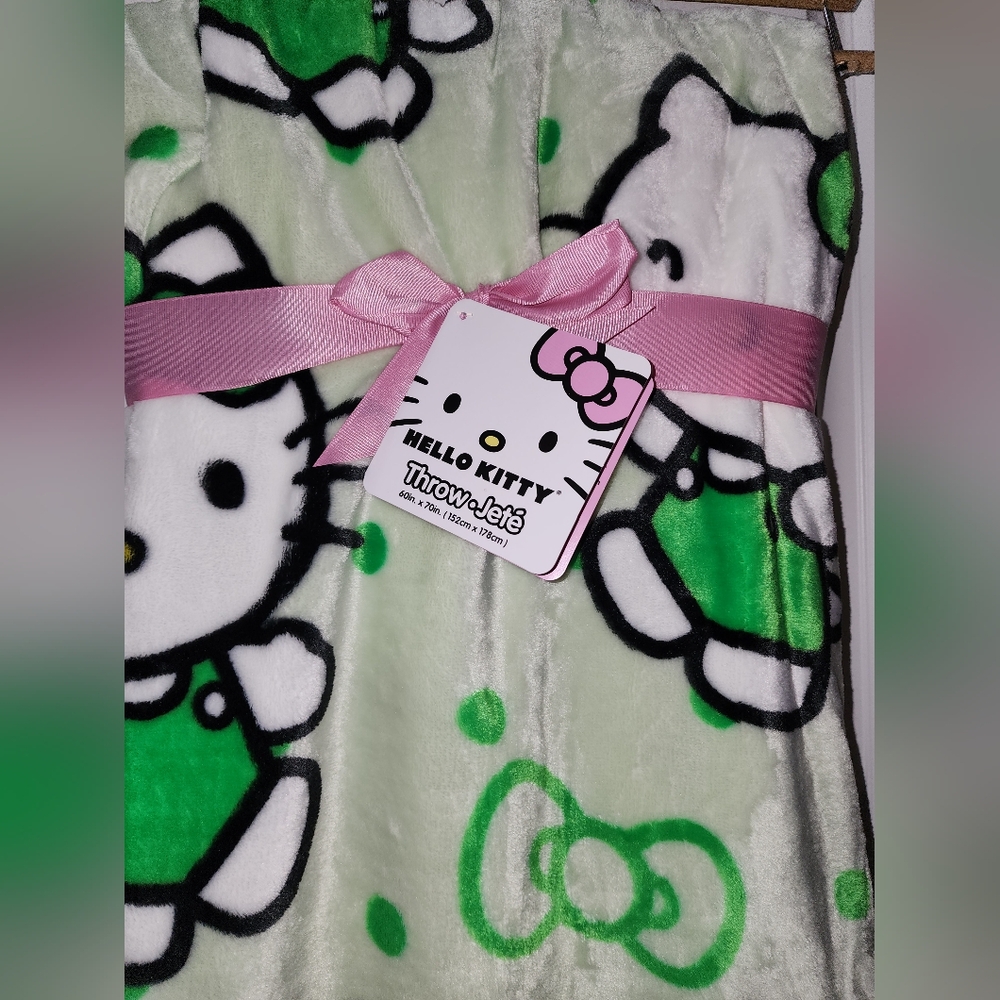 Hello Kitty Green Throw